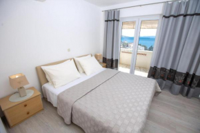 Nette Wohnung in Duće mit Großer Terrasse
